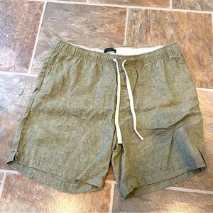 Banana Republic 100% Linene Green Shorts 8” Shorts in Size XL